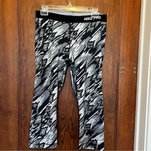 EUC Women’s Nike Pro Leggings Capri US ARMY Black White Large - £13.08 GBP