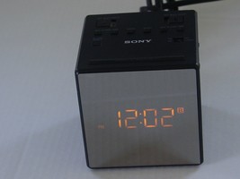 Sony FM/AM Dual Alarm Clock Radio Model 1CF-C1T - £7.58 GBP