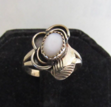 14k Yellow Gold Sterling Silver Mother of Pearl Ring Sz 8 Band Native American - £117.67 GBP