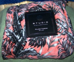 Studio Collection Coral Color with Leaf Design Plush Throw 50&quot;x 60&quot; New - $293.02 MXN
