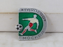 Vintage Soccer Pin - Torpedo Moscow Soccer Player Graphic - Stamped Pin - £15.01 GBP