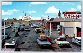 Postcard Little America WY Holding&#39;s Little America Sinclair Gas Old Cars - £4.83 GBP
