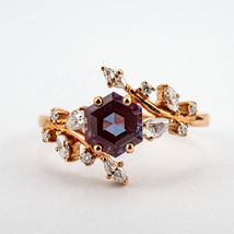 Hexagon Lab Alexandrite Leaf Ring With Moissanite - $4,607.12 MXN+