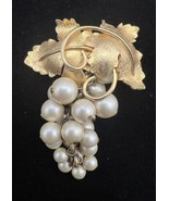 Vintage Cluster Grapes Brooch Pendant Gold Tone Estate Jewelry - £15.73 GBP