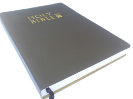 HOLY BIBLE KING JAMES VERSION Old &amp; New Testaments BLACK Leatherette Bibles - £3.10 GBP