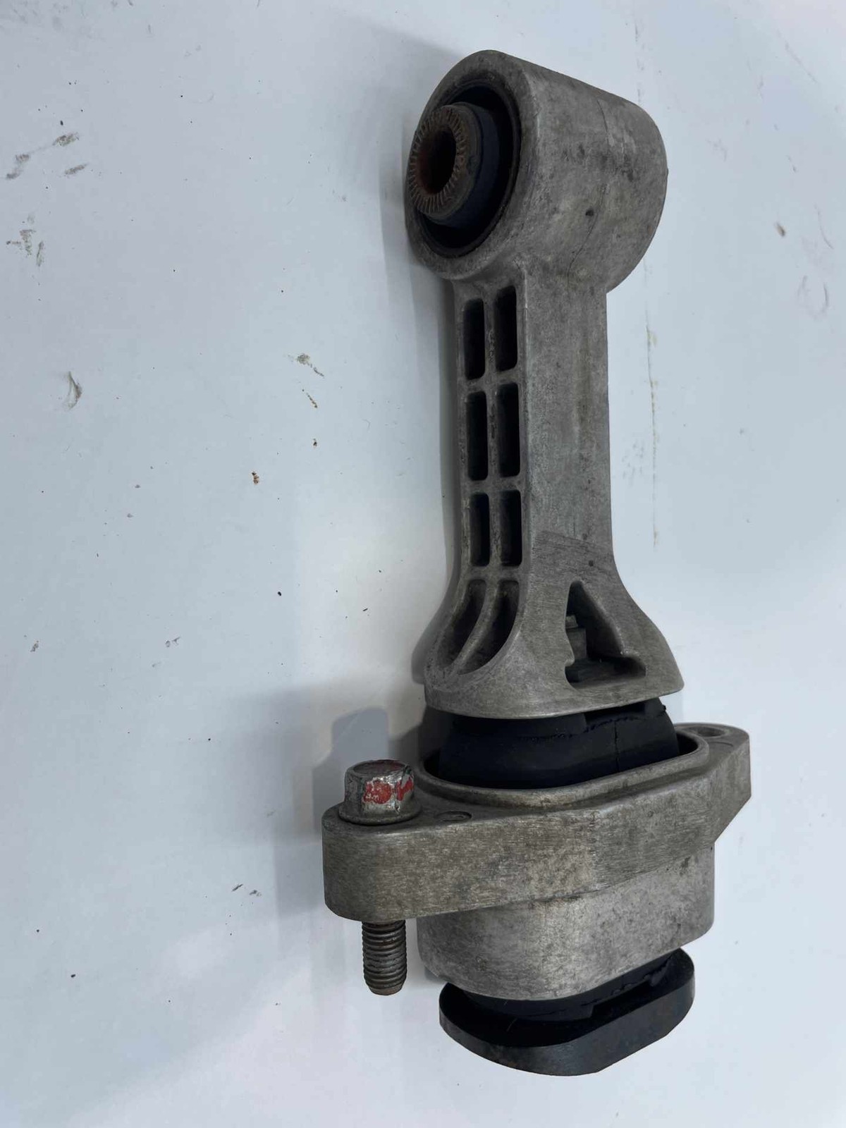 2012 Hyundai Veloster 1.6L Automatic Rear Transmission Mount OEM Item image 5