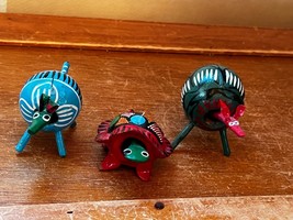 Lot of Dark Green &amp; Blue Armadillo &amp; Red Painted Wood Turtle Bobblehead ... - $11.29
