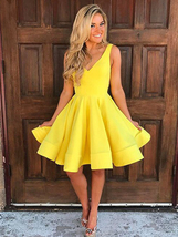 A Line V Neck Open Back Yellow Short Homecoming Dresses with Pockets - £95.64 GBP