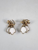 Vtg Trifari Alfred Philippe Clip Earrings Gold White Poured Milk Glass Dogwood - £40.71 GBP