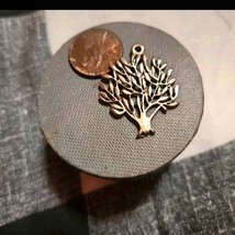 Beautiful Vintage tree of Life pendant - $263.84 MXN