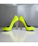 Steve Madden, Keyshia Cole Lime Green with black and white heel  size 8.... - $1,142.37 MXN