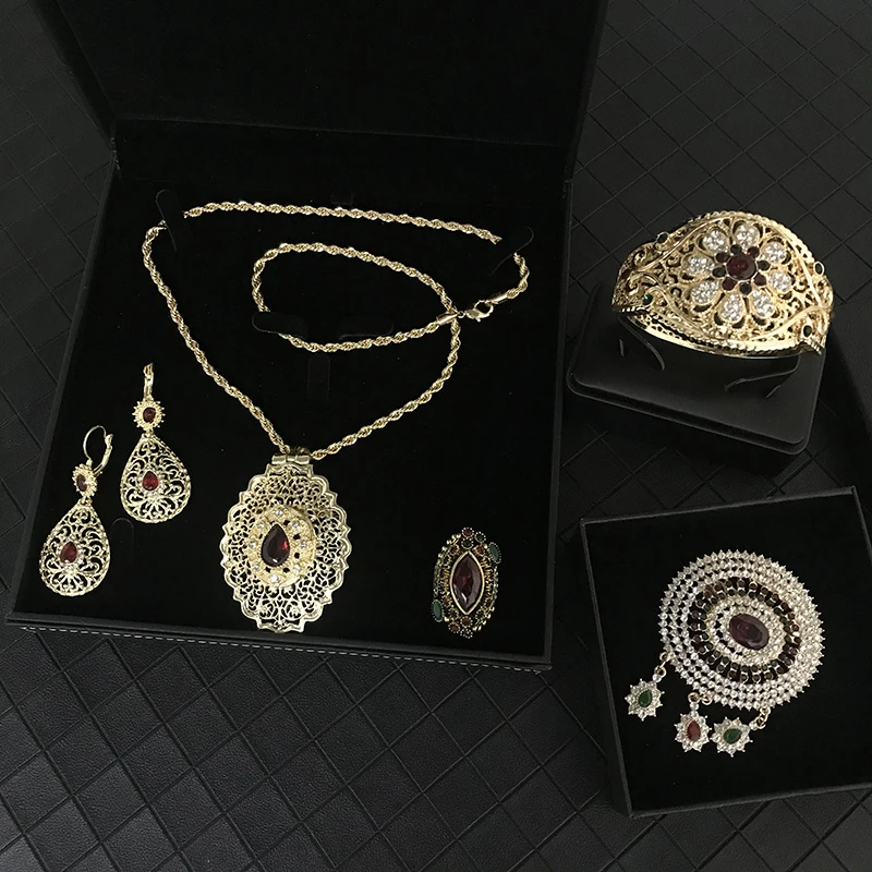 Vintage Metal Jewelry Set Luxury Crystal Neckle Earring Bracelet brooch Ring Mor - $49.63
