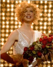 Renee Zellweger with blonde hair holding roses 8x10 inch photo - £8.04 GBP