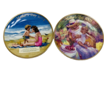 Set of 2 Avon Mothers Day Plates Years 2004 and 2005 with Easels - $19.99