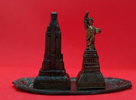 Statue Of Liberty &amp; Empire State Building Metal Salt &amp; Pepper Shakers 2 3/4&quot; - £19.54 GBP