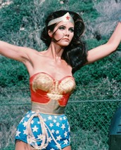 Lynda Carter As Wonder Woman Arms Raised 16x20 Canvas Giclee - £54.92 GBP