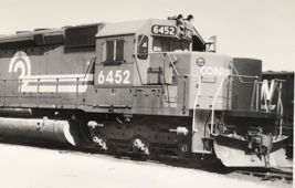 Conrail Railroad CR #6452 SD40-2 Electromotive Train B&amp;W Photo Franklin Park IL - £9.84 GBP