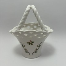 Mikasa Porcelain Holiday Lace Christmas Holly &amp; Berry 7.5” Basket - £6.20 GBP