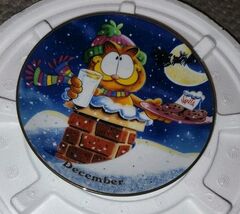 The Danbury Mint Garfield Jim Davis Calendar Plate December 6 Inch Colle... - $278.40 MXN