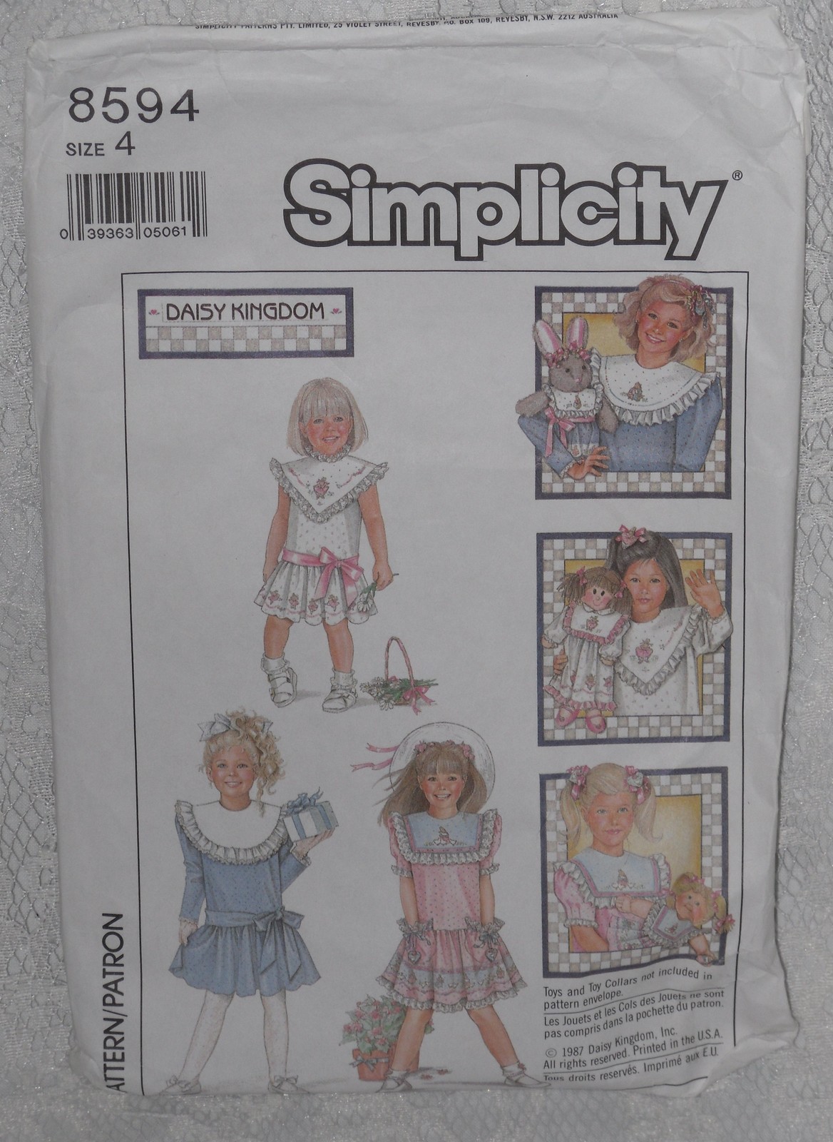 Simplicity Pattern 8594 Daisy Kingdom Dress with Detachable Collar Childs Size 4 - $7.00