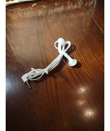 White Used Earbuds - $166.09 MXN