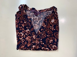 GLORIA VANDERBILT Blue Floral Print All Day Wear Top -Small - $11.88