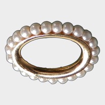 Napier Gold Tone White Faux Pearl Open Oval Pin 1&quot; Brooch - $147.24 MXN