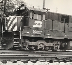 Burlington Northern Railroad BN #5383 U30C Locomotive Train Photo Eola IL 1978 - £7.58 GBP