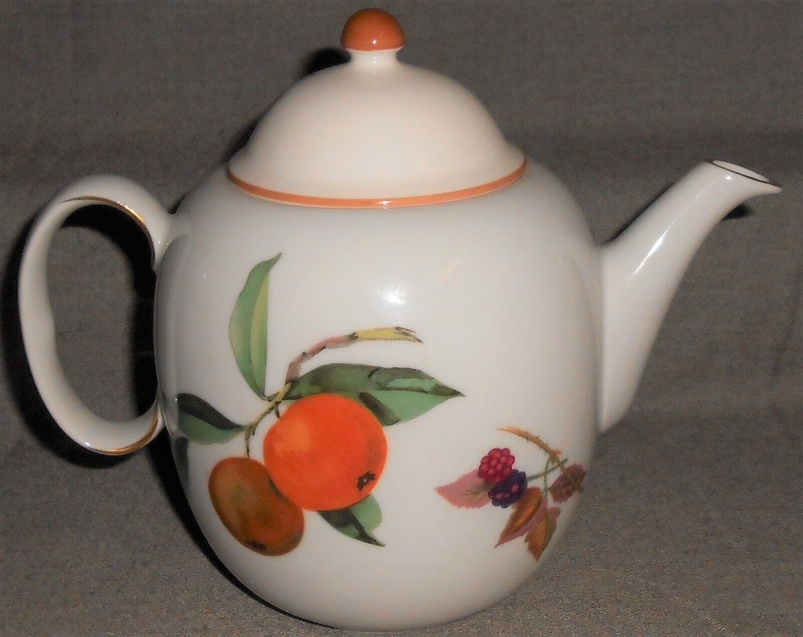 Royal Worcester EVESHAM GOLD PATTERN 32 oz Teapot MADE IN ENGLAND - $98.99