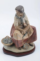 Lladro 01012081 Fisherwoman - £525.65 GBP