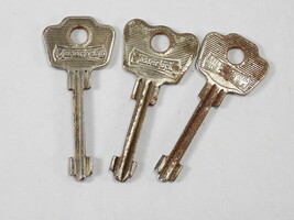 3 Vintage MASTER LOCK KEYS NO NOTCHES ON BLADE W/ TIP BIT - $6.92