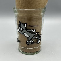 Welch&#39;s Jelly Jar Tom &amp; Jerry 1990 Mini Glass Jar Tom Roller Skating - £7.10 GBP