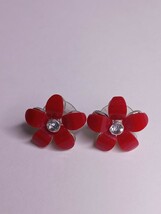 Faceted Acrylic Daisy Earrings Rhinestone Stud .50&quot; - $145.74 MXN