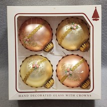 Vintage Hand Decorated Glass Christmas Balls Ornaments Peach &amp; Gold x4 B... - $472.02 MXN