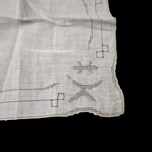 VTG hanky handkerchief linen &amp; lace beautiful white color 11.5” Wedding - £6.92 GBP