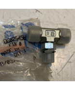 New Holland 86025458 Hydraulic Connector 2-1/4&quot; Long 1-3/4&quot; Wide - $748.67 MXN