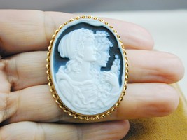 Huge Vintage 18K Gold Carved Agate Cameo Pin Pendant Italy 2 Women - £433.21 GBP