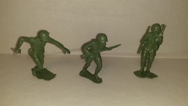 Lot of 3 Large 5&quot; Plastic Army Men Toy Soldiers [VINTAGE] - £14.91 GBP