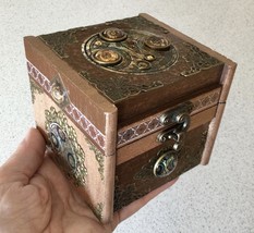 Bronze &amp; Brown Doctor Who Gallifreyan Seal Themed Wooden Trinket Box - £8.25 GBP
