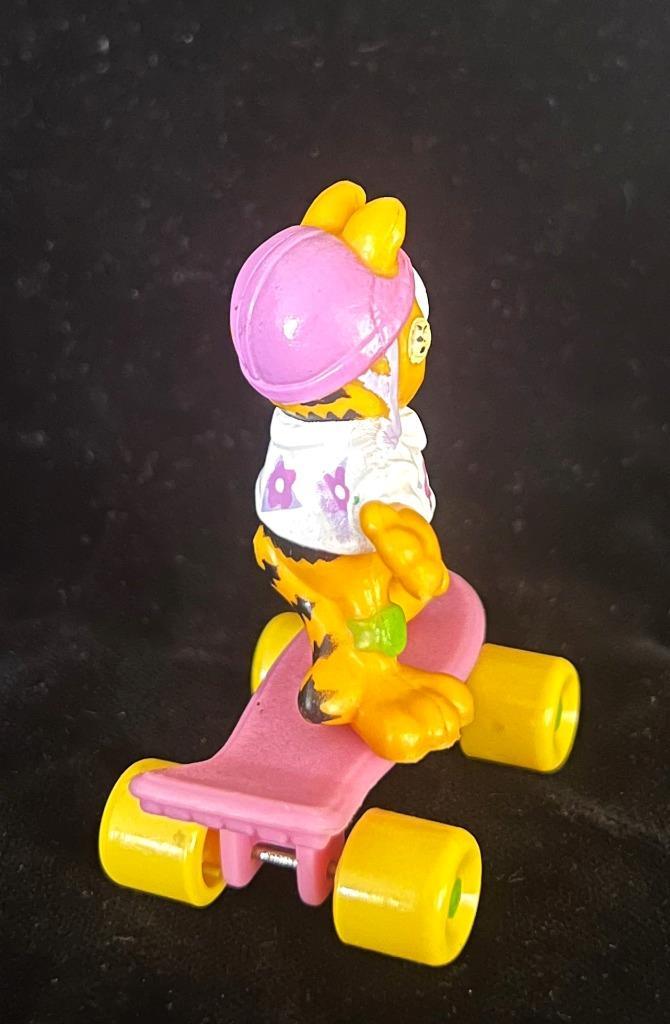 Vintage 1988 Garfield in Pink on Skateboard McDonalds #3 Happy Meal Toy 3" Tall Item image 5