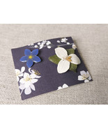 2 Pretty Flower Pins; One White Leather Pin &amp; One Blue Enameled Pin - $461.62 MXN