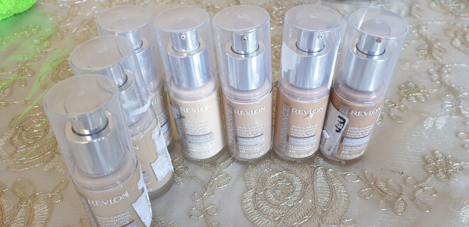 Primary image for Revlon Illuminance Skin-Caring Foundation (open item) 5% Hyaluronic Acid-Choose