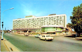 Postcard Leningrad Hotel Cars Vintage  Unposted  1971 5.5 x3.5&quot; - £4.60 GBP