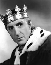 Basil Rathbone In Tower Of London Peering Over Shoulder In King&#39;S Crown Fur Cape - £55.94 GBP