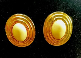 Vintage Gold Tone Faux Pearl Oval Clip On Earrings Fashion Jewelry KG JD - $9.89