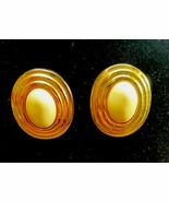 Vintage Gold Tone Faux Pearl Oval Clip On Earrings Fashion Jewelry KG JD - $9.89