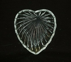 Classic Style Clear Glass Heart Shaped Mint Candy Dish w Ribbed Sides - $9.89