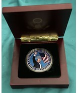 TRUMP COIN NEVER SURRENDER AMERICA FIGHT CHALLENGE w WOOD BOX REPUBLICAN... - €19,46 EUR