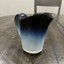 Vintage Peter Pots Studio Art Pottery Creamer Pitcher 5&quot; Blue White - $552.33 MXN