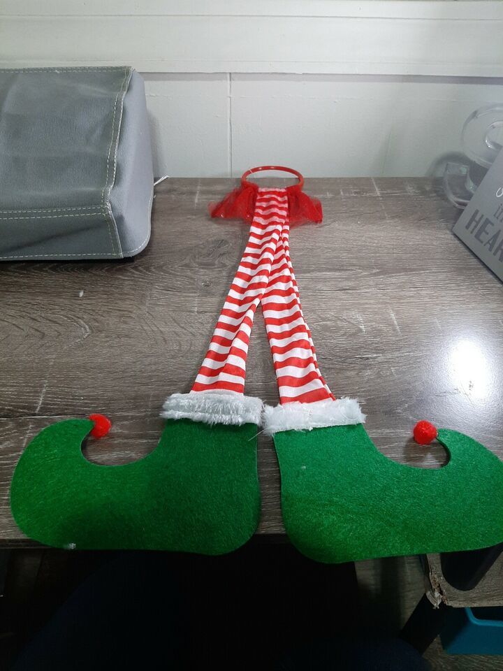 Christmas House Door Hanger Elf Feet - $11.68